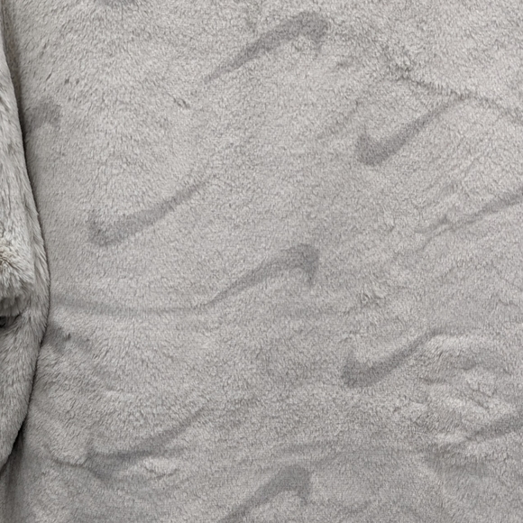 Nike Sportswear Plush Women's Printed Faux Fur Jacket - Picture 4 of 10